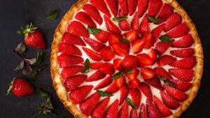 Sladoled torta sa jagodama i piškotama