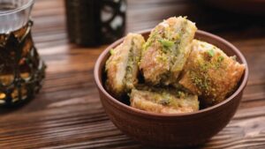 Baklava sa orasima i suvim grožđem