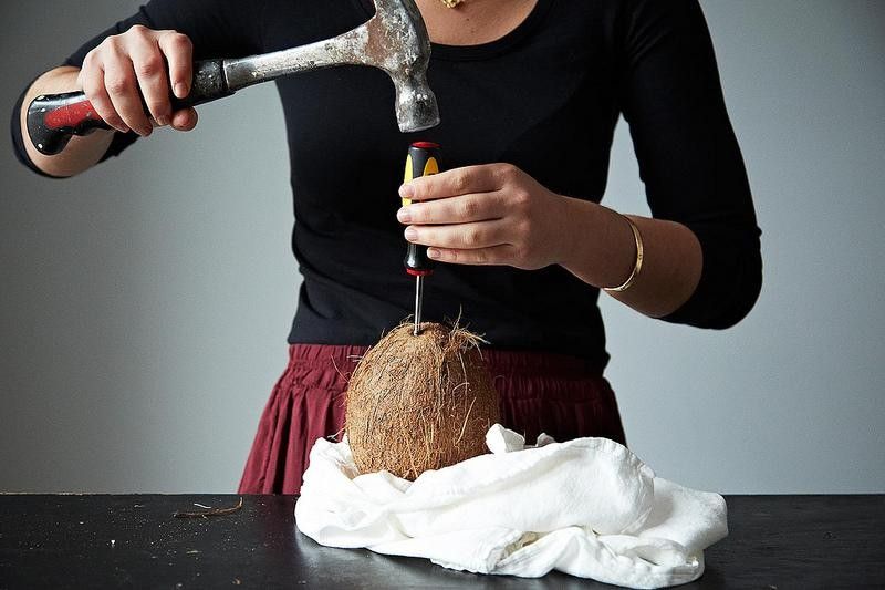 kako otvoriti kokosov orah