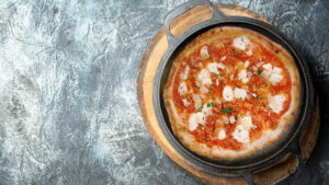 Domaća pica u dutch ovenu holandskoj pećnici recept