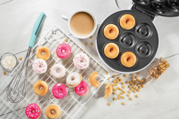 Krofnice iz aparata: Najlepši recepti i prelivi (10 recepata)